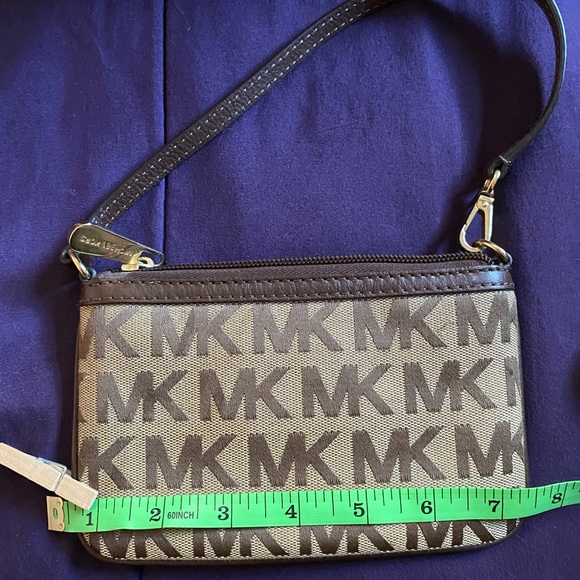Michael Kors wristlet - Picture 4 of 5